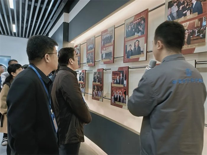 不断坚定思政课教师为党育人
