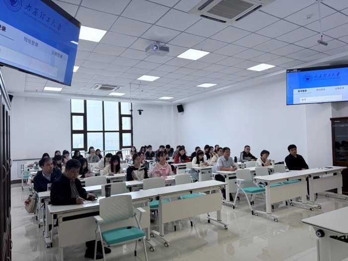 为马院师生带来题为“三线建设研究的昨