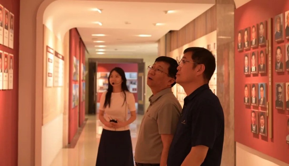 李济民书记对马兰平部长一行的到访表示