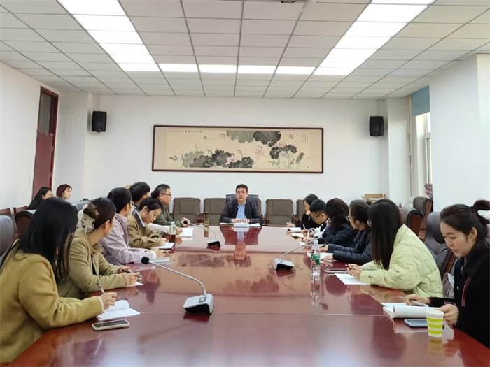 院领导与青年教师们进行了深入交流