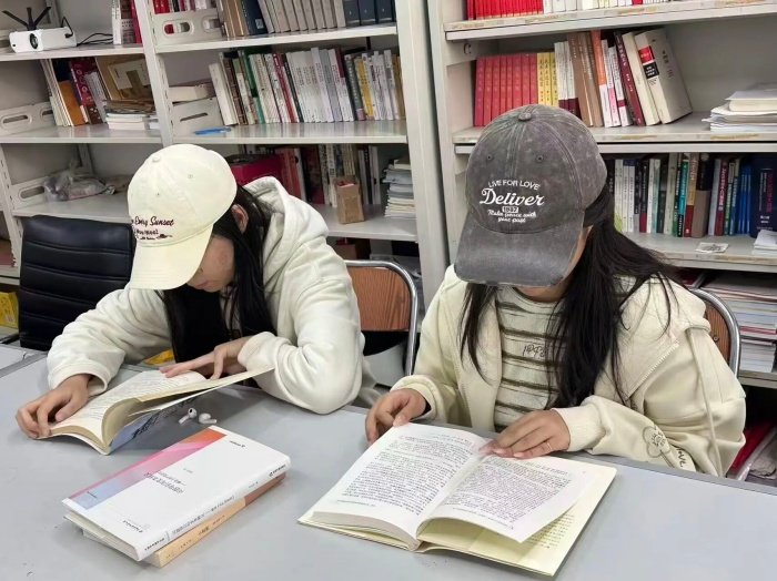 在深耕理论经典中锤炼品格