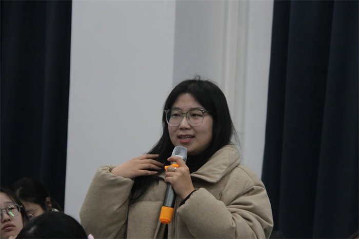围绕“如何指导安博app下载确定论文