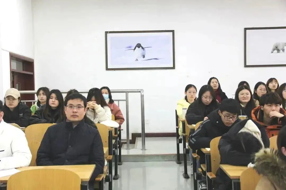 副院长姚建军来到明向校区行思楼A10