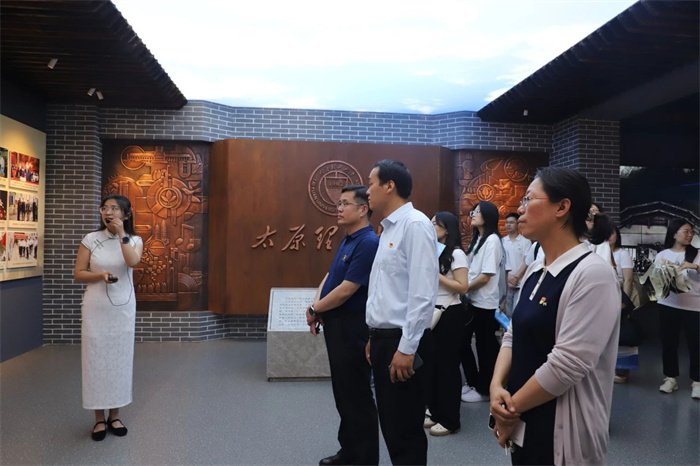 第二研究生党支部书记杨思尧