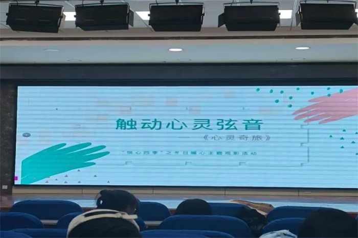 以亲身经历传递奋发向上的青春力量