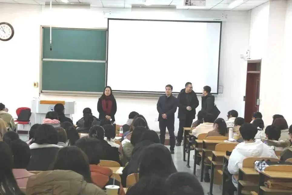 教学秩序等情况进行了全面了解