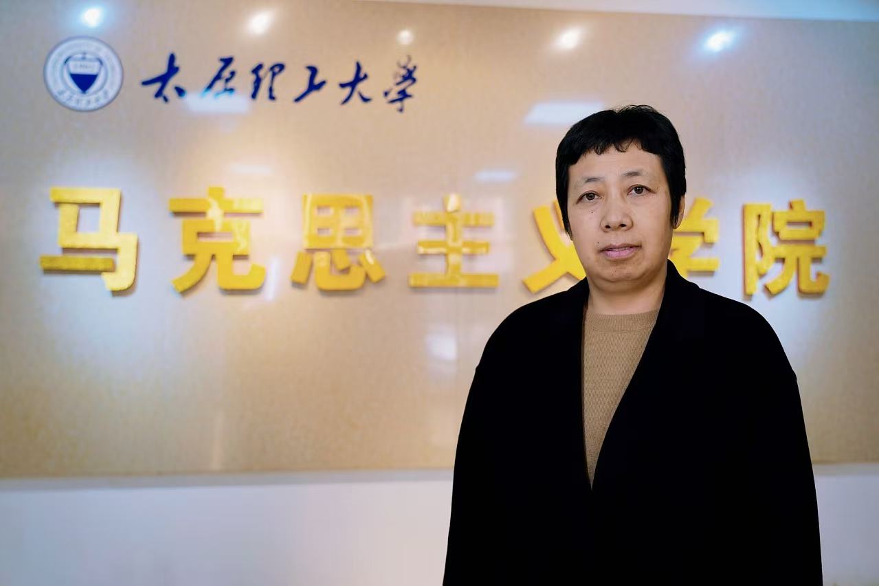 为马院师生带来题为“三线建设研究的昨