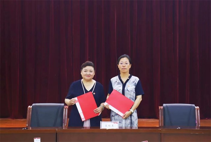副馆长杨芸