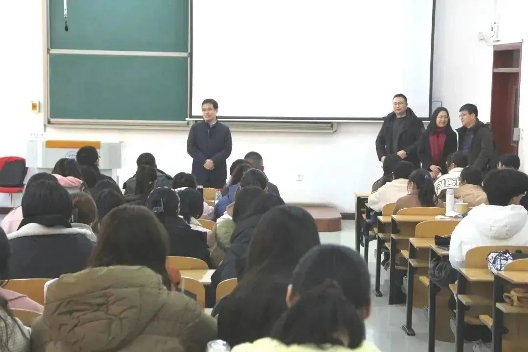 对新学期教师到岗授课情况